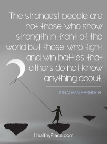 Psichinės sveikatos stigmos citata - stipriausi žmonės yra ne tie, kurie demonstruoja stiprybę priešais pasaulį, bet tie, kurie kovoja ir laimi kovas, apie kurias kiti nieko nežino.