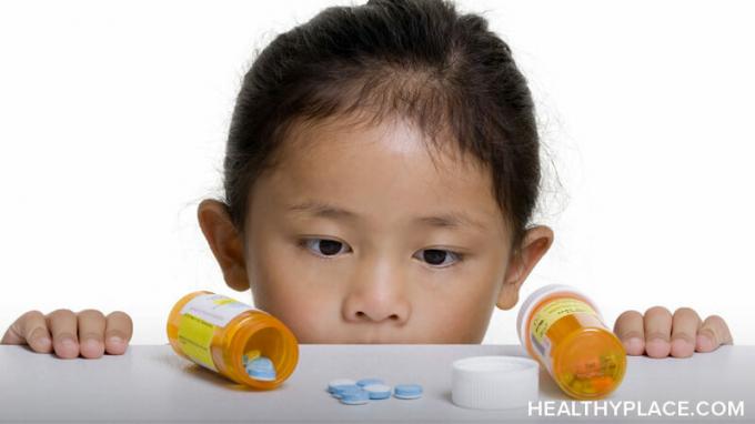 Bipoliniai vaistai daro įtaką vaikams įvairiais būdais - kai kuriais teigiamais, o kitais ne. Gaukite išsamią informaciją apie „HealthyPlace“.