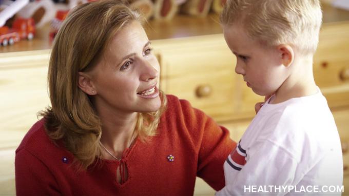 Svarbu vengti tam tikrų veiksmų drausminant vaiką su PTSS. Svetainėje „HealthyPlace“ sužinokite, ko nedaryti drausmindami savo traumuotą vaiką. 