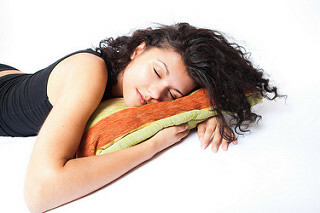Alkoholikų užmigimo sunkumų atstatymas yra susijęs su ankstesniu alkoholio vartojimu ir jo nutraukimu. Sužinokite, kodėl alkoholis iš tikrųjų yra atgrasymo priemonė nuo miego, o ne miego priemonė.