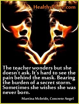 Depresijos citata - mokytoja stebisi, bet ji neklausia, sunku įžvelgti skausmą, kurį slypi užmasažas. Nešdamas slaptos audros naštą. kartais ji nori, kad ji niekada negimtų.