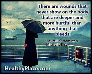 Įžvalgi depresijos citata - yra žaizdų, kurios niekada neatsiranda ant kūno, kurios yra gilesnės ir labiau žalojamos nei bet kuri, kuri kraujuoja.