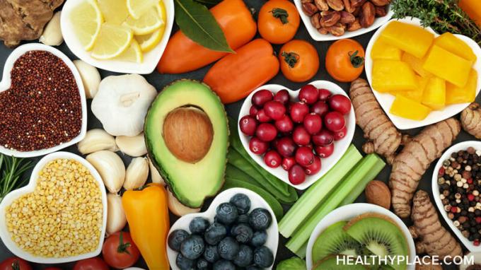 Tarp mitybos ir psichinės sveikatos yra tiesioginis ryšys. Atraskite „HealthyPlace“ nuorodą ir maisto produktus, kuriuos turėtumėte valgyti.